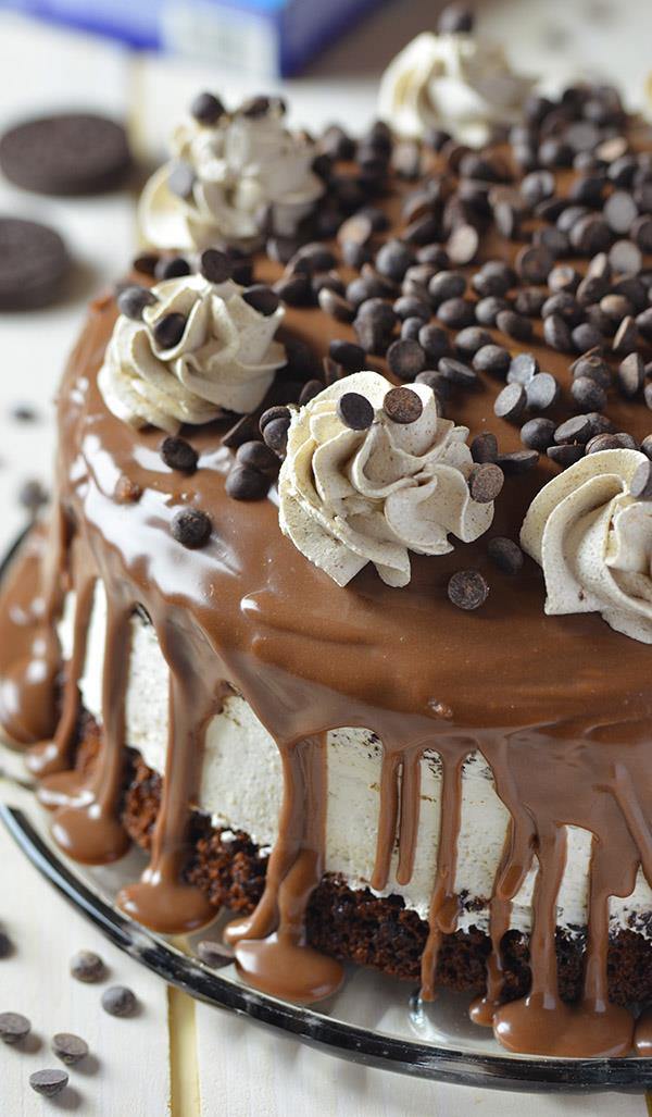 Oreo Cheesecake Cake - Sugar Spun Run