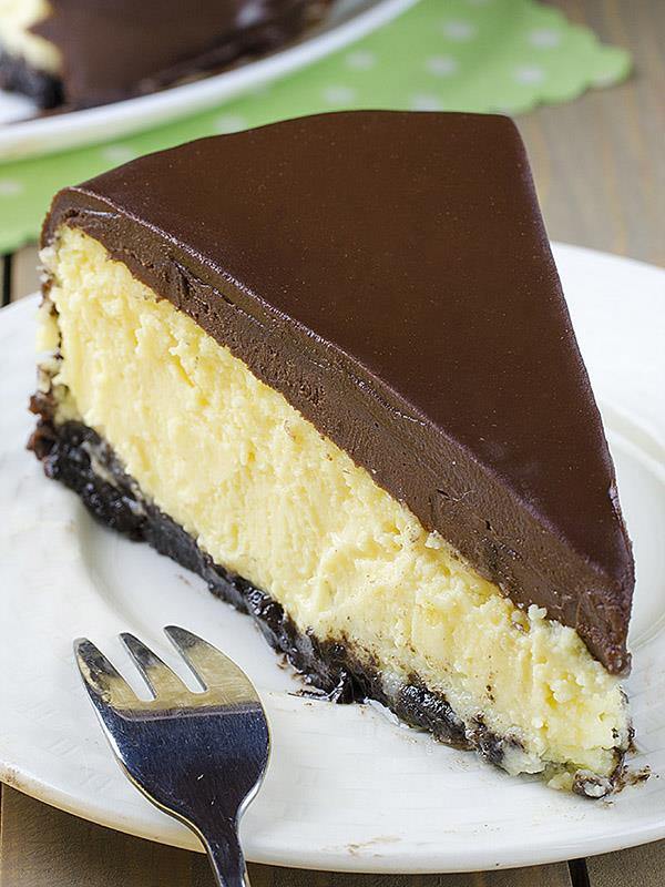 https://omgchocolatedesserts.com/wp-content/uploads/2015/02/Baileys-Irish-Cream-Cheesecake-3.jpg