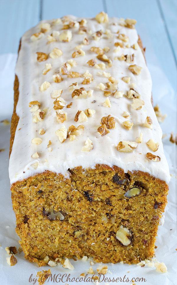 This Carrot Cake Banana bread is melt-in-your-mouth-moist and flavorful and you couldn’t even tell there were carrots in it. Whole wheat bread with banana, carrots and nuts is a real energetic bomb and a great excuse to have a “cake” of a breakfast