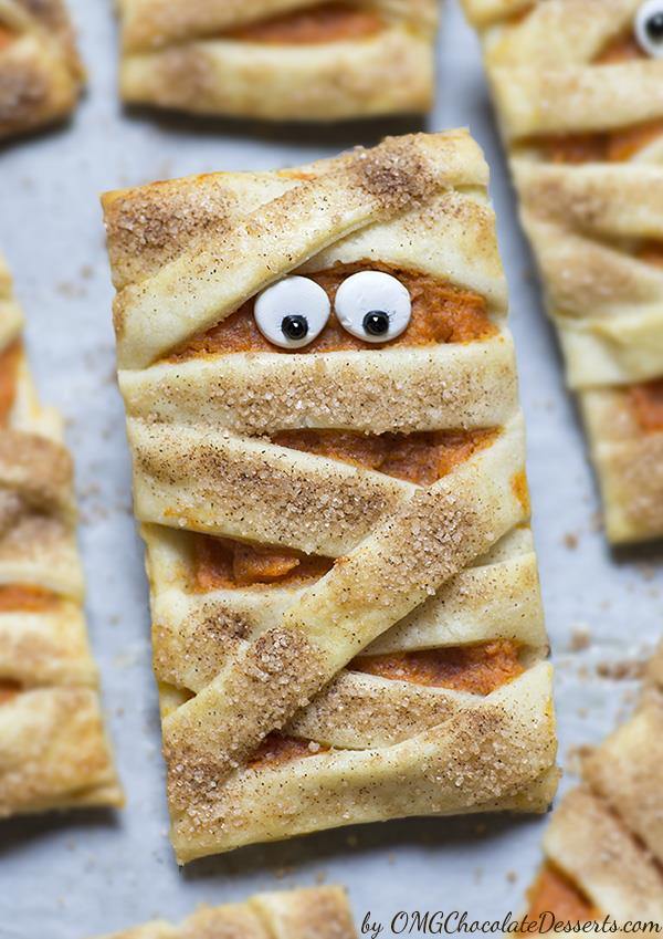 If you want a beautiful treat in the shape of frightening mummies for the upcoming Halloween, then these Mummy Pumpkin Cookies will be as much about fun as about taste.