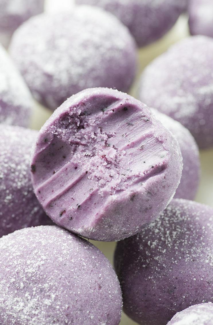 How to make centre filled Blueberry & Truffle flavour chocolates