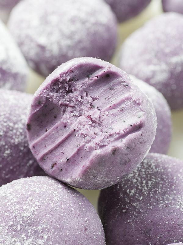 How to make centre filled Blueberry & Truffle flavour chocolates