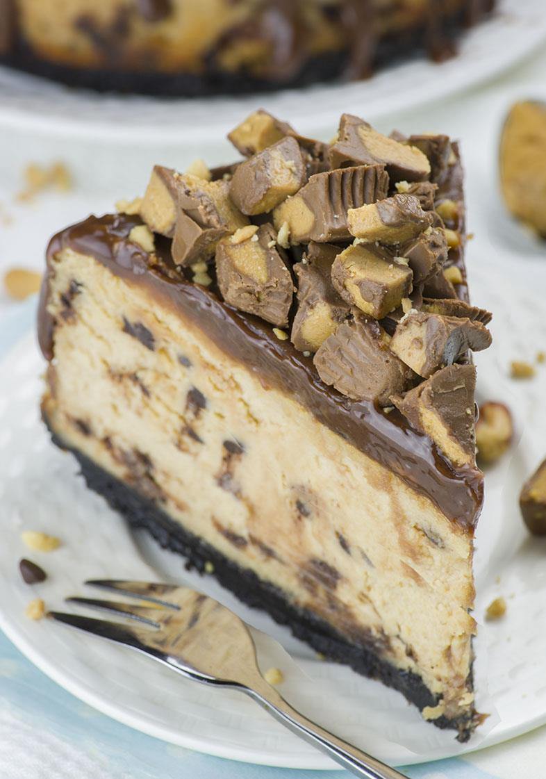 If there’s nothing you love more in the world than the combination of chocolate and peanut butter you must try this Reese's Peanut Butter Cheesecake recipe!