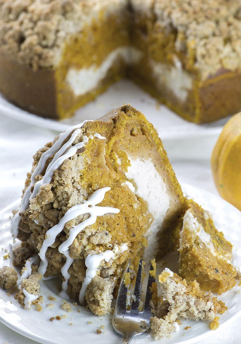 This is the fall recipe you’ve all been waiting for- Pumpkin Coffee Cake!!! A big slice of spiced pumpkin cake with cream cheese filling in the center and crunchy brown sugar-cinnamon crumbs on top.