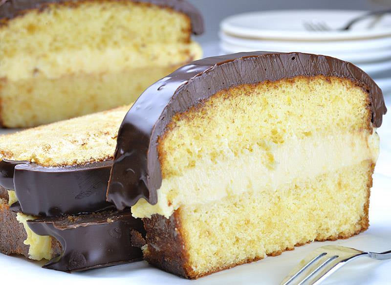 Boston Cream Pie Pound Cake - magnificent, smooth and creamy filling with vanilla flavor sandwiched between two cake layer, topped with rich chocolate ganache! Winning combo!