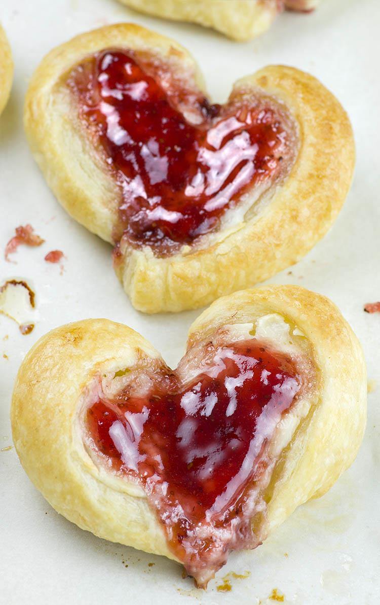  These adorable Easy Cream Cheese Danish Valentine’s Hearts are perfect Valentines breakfast idea. 