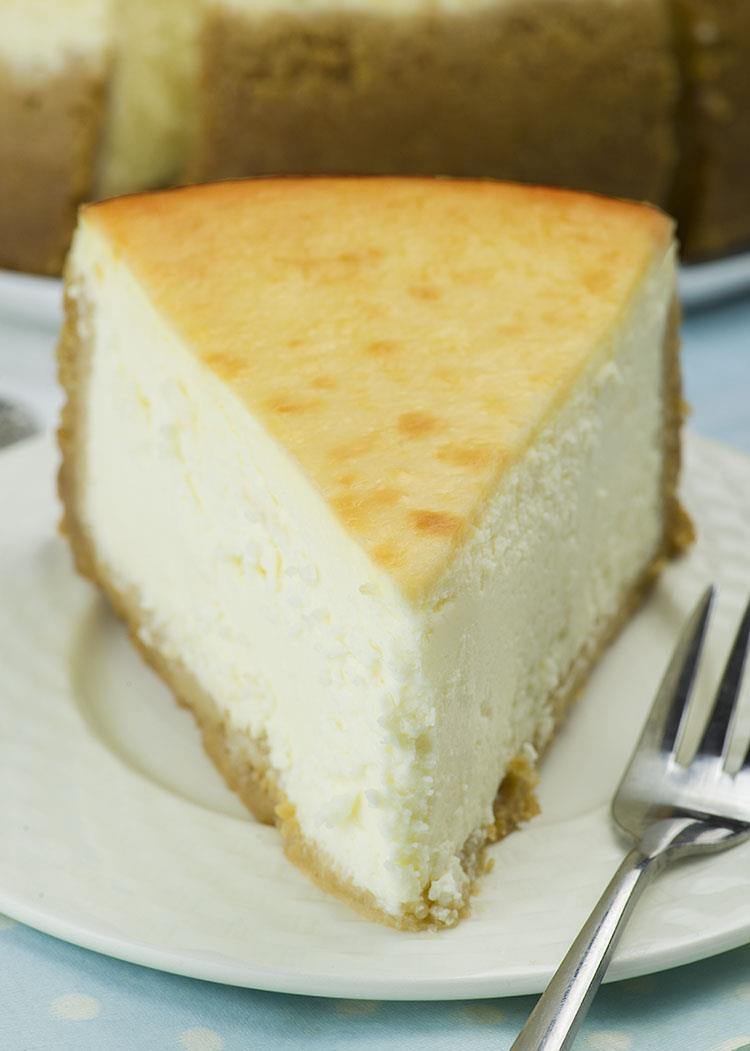 Looking for the best and easy recipe for a classic, melt-in your-mouth New York Style Cheesecake? Rich and dense, but creamy and smooth at the same time, this cheesecake is absolutely delicious!