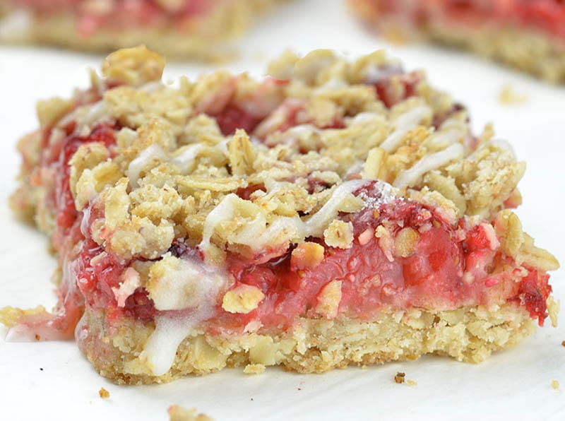 Hearty oats and sweet juicy strawberries make really amazing combo. 