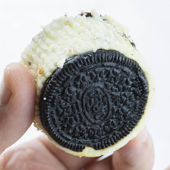 https://omgchocolatedesserts.com/wp-content/uploads/2017/05/Mini-Oreo-Cheesecakes-1.jpg