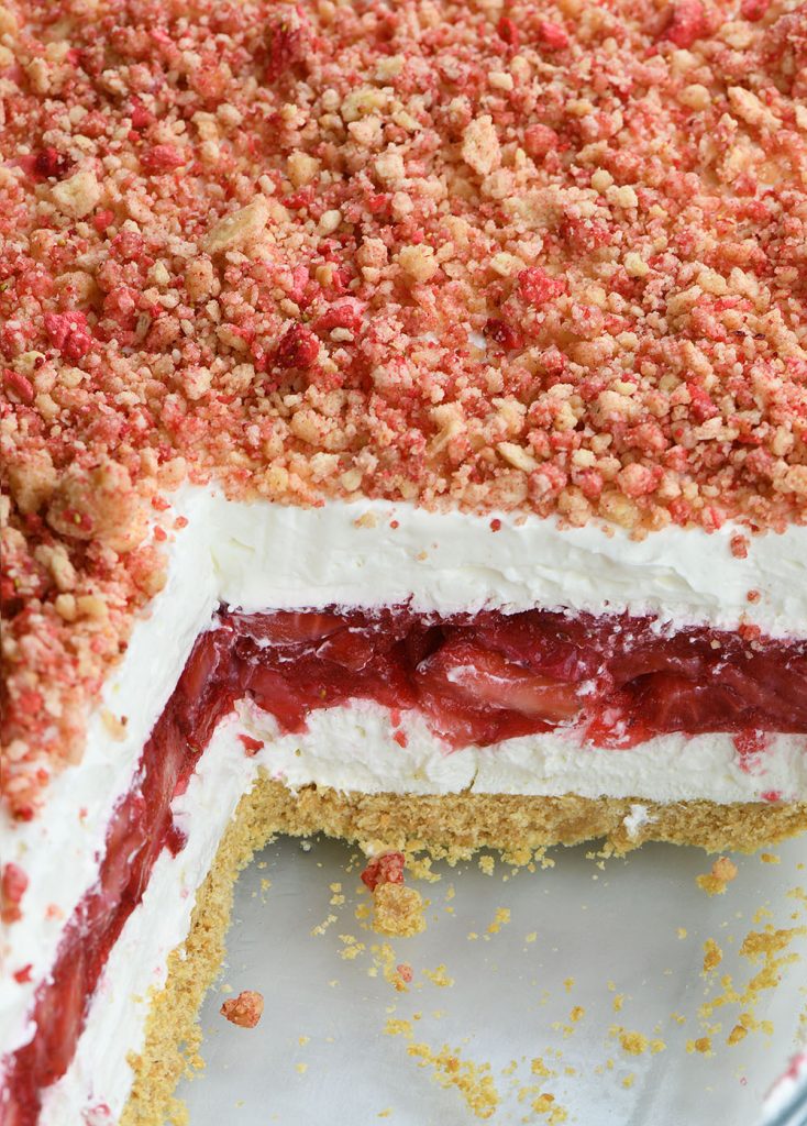 Strawberry Jello lasagnaNo Bake Dessert With Jello and Strawberry Crunch